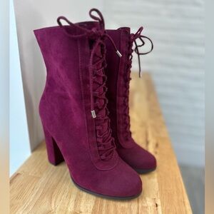 Women’s Carlos Booties. Burgundy color size 8.5M